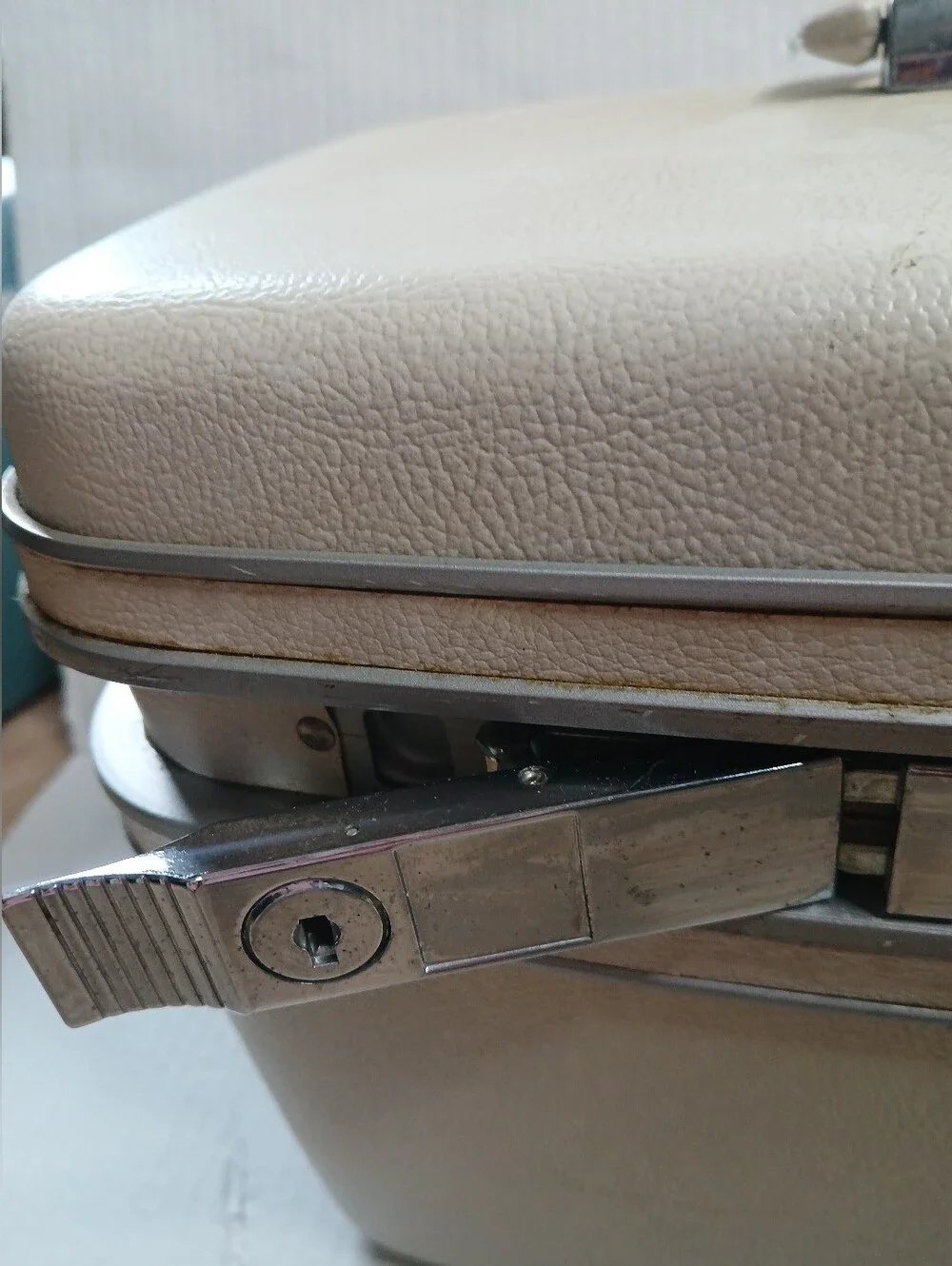 Vintage MCM Samsonite Silhouette Cosmetic Travel Case with Removable Tray USA